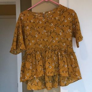 Size M yellow peplum short sleeve top